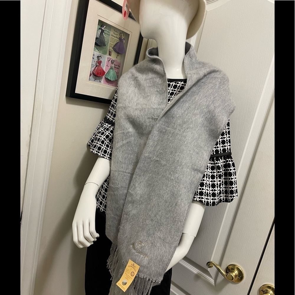 Alpaca Camargo beautiful gray woolly scarf new with tag